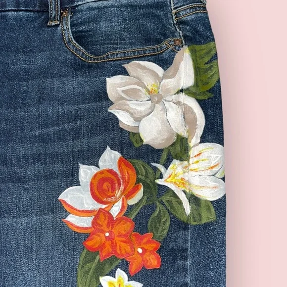 Chico's Navy Floral Embroidered Cropped Jeans - EUC - Picture 5 of 9